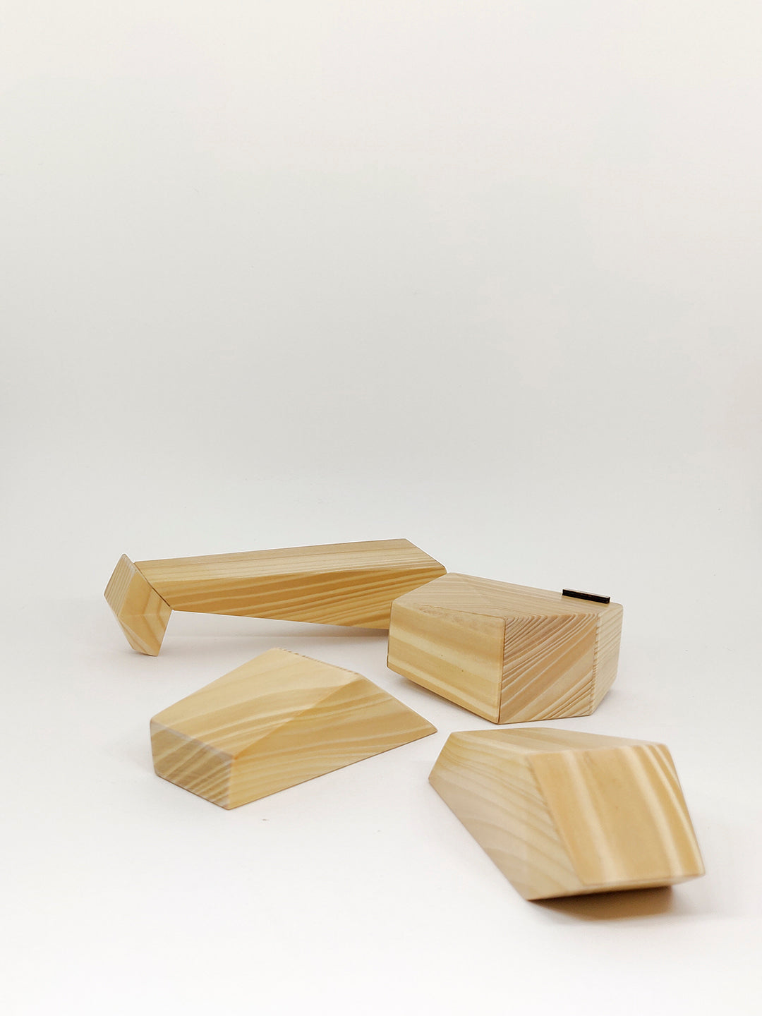 GIFFY, The Giraffe - Magnetic wooden Puzzle I builds concentration & focus I encourages cognitive development I 3 years +